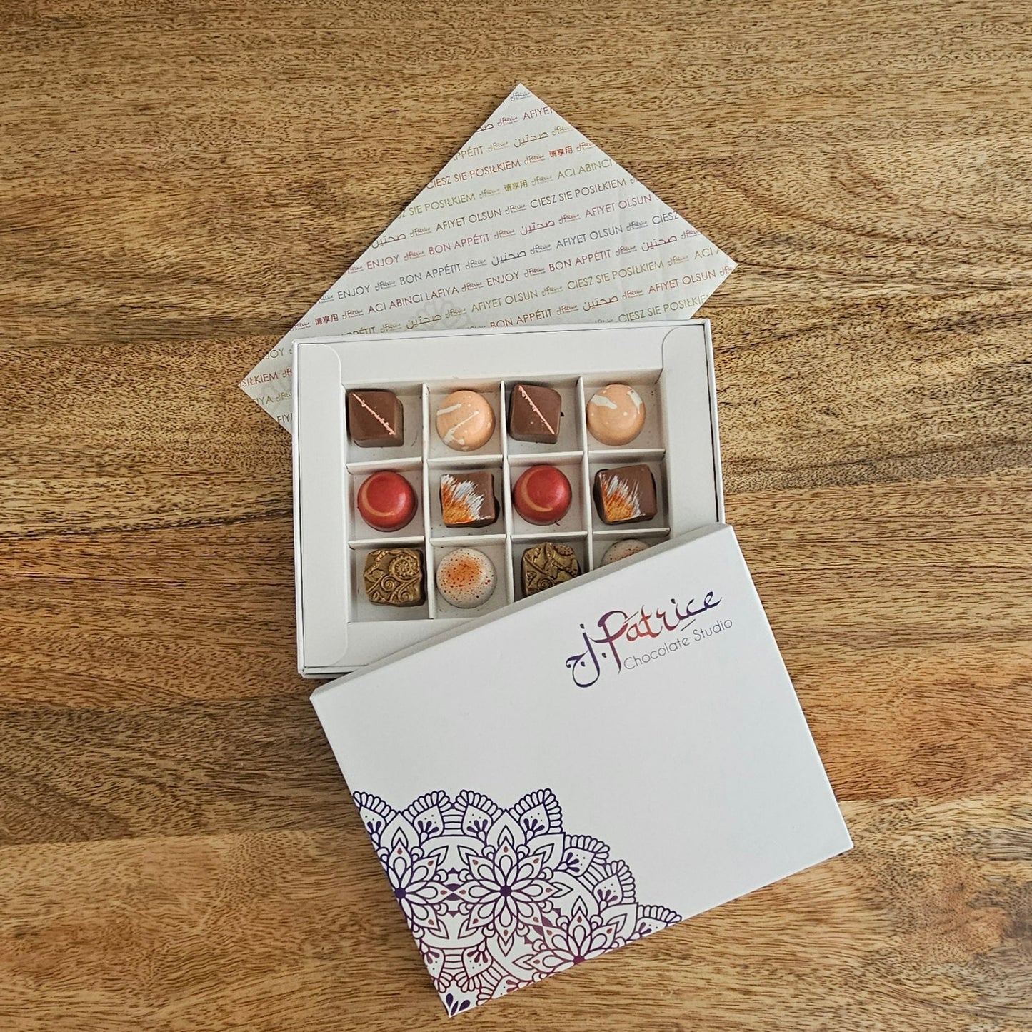 Rich milk chocolate assortment of 12 pieces