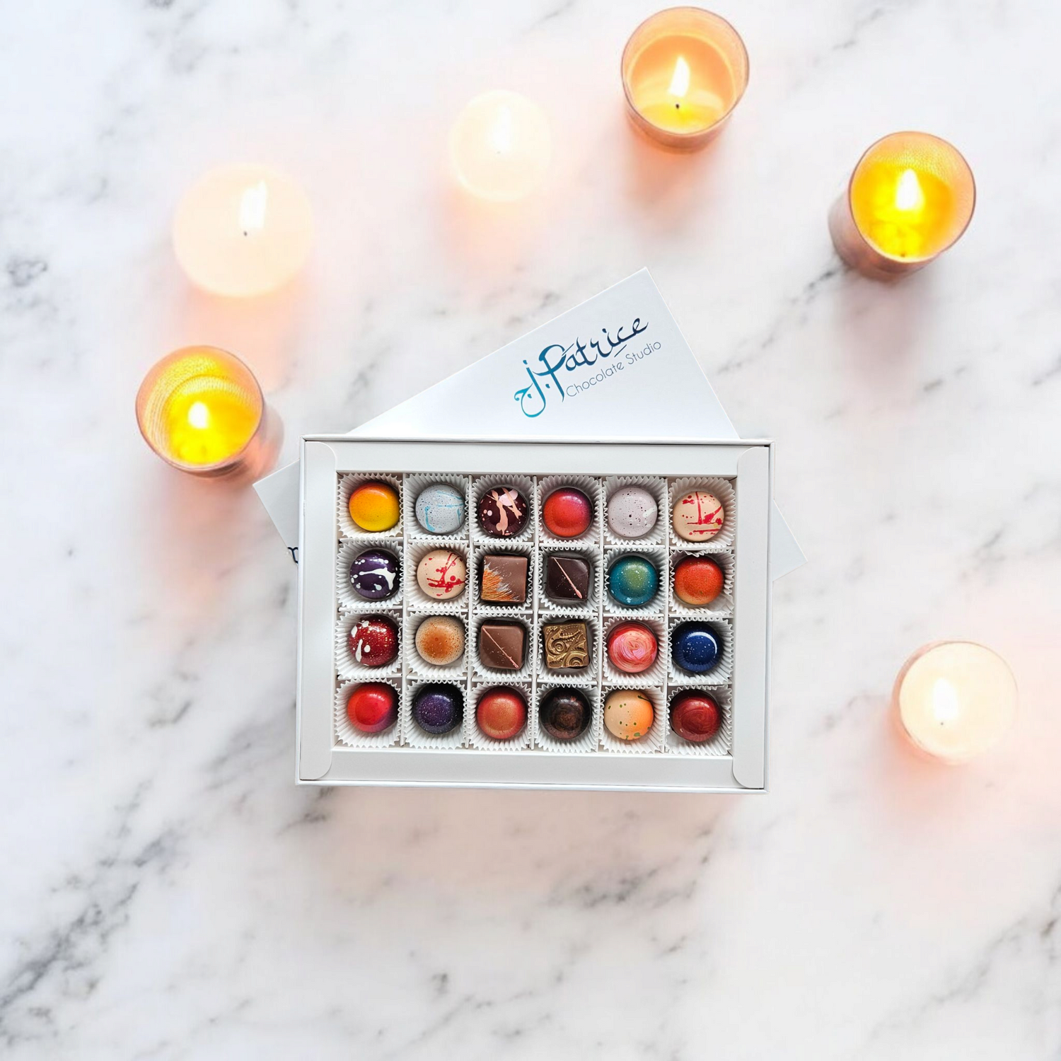 Festive 24-piece box with birthday candles