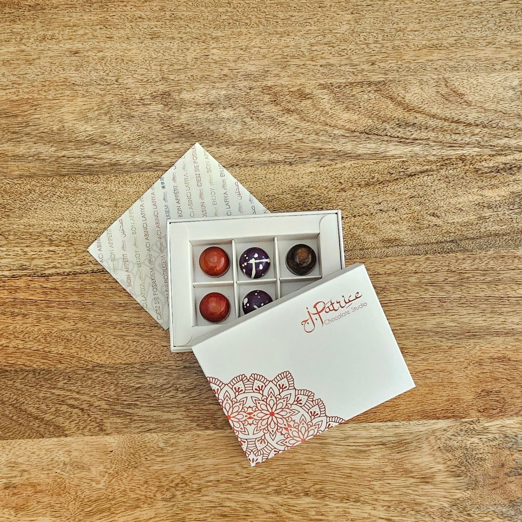 Vegan-friendly chocolate set with six gourmet pieces