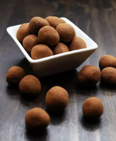 Milk Chocolate Cinnamon Hazelnuts featuring creamy milk chocolate coated hazelnuts with a hint of warm cinnamon spice.